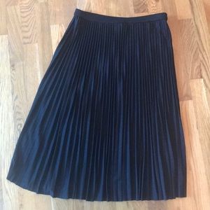 WHBM NWOT Black pleated skirt; below Knee